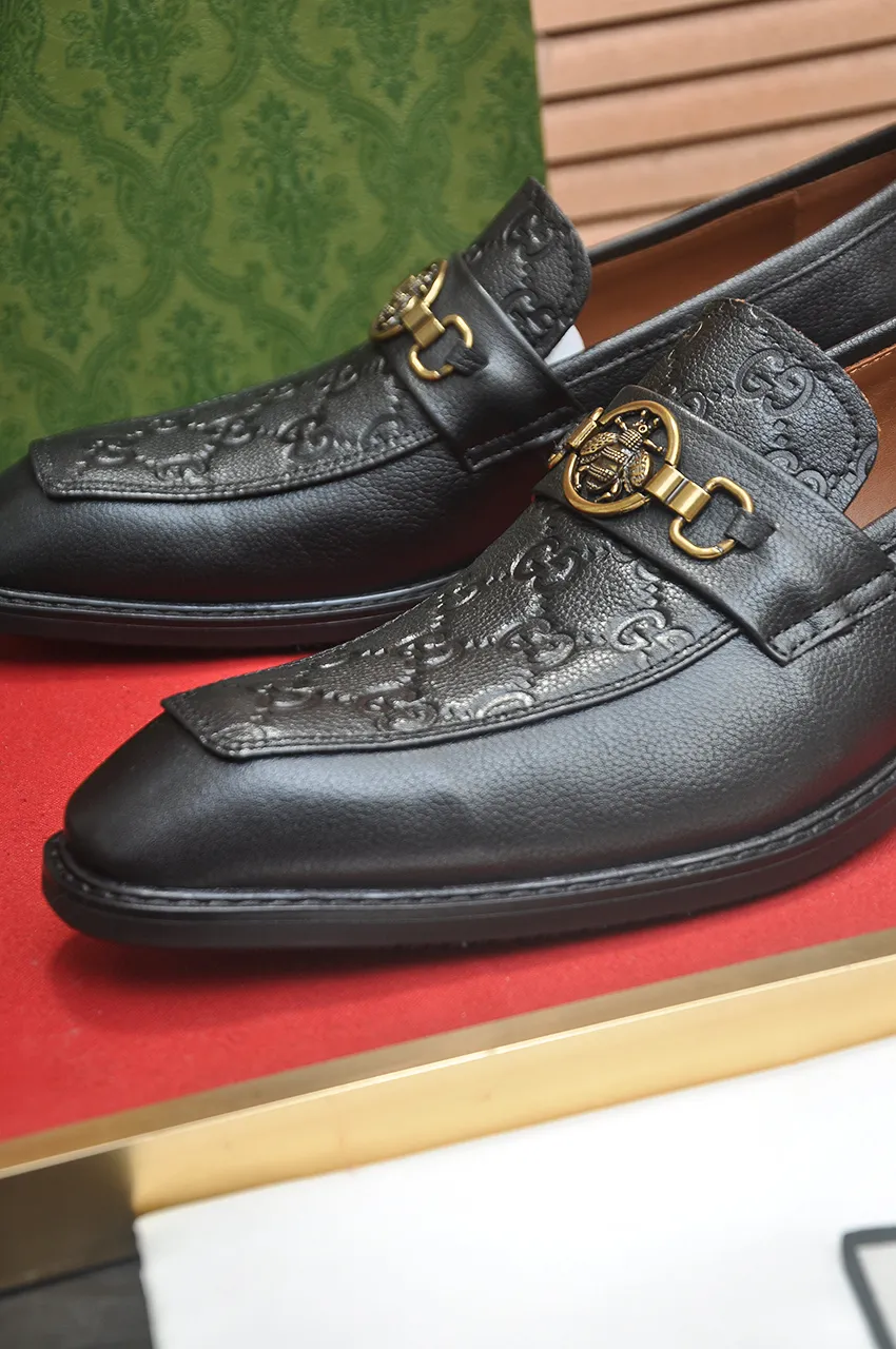 Men's shoes💰460💶Italy's top luxury men's shoes giant [GUCCI Gucci] has a new model 🍃Original European style🔰 Pleasant to the eye😍In order to make the shoes more durable and non-deformable🌀The production continues to follow traditional methods but there is still no lack of innovation💪The original cowhide is chosen for the leather♻️ Smooth, natural and exceptionally bright⭐Made of imported cowhide, the first choice of the rich 38-45 (45 customized)